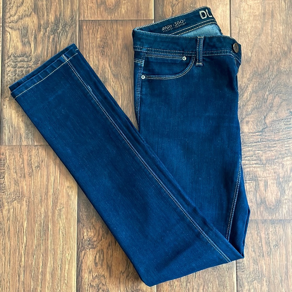 DL1961 coco curvy straight leg premium denim in twilight wash